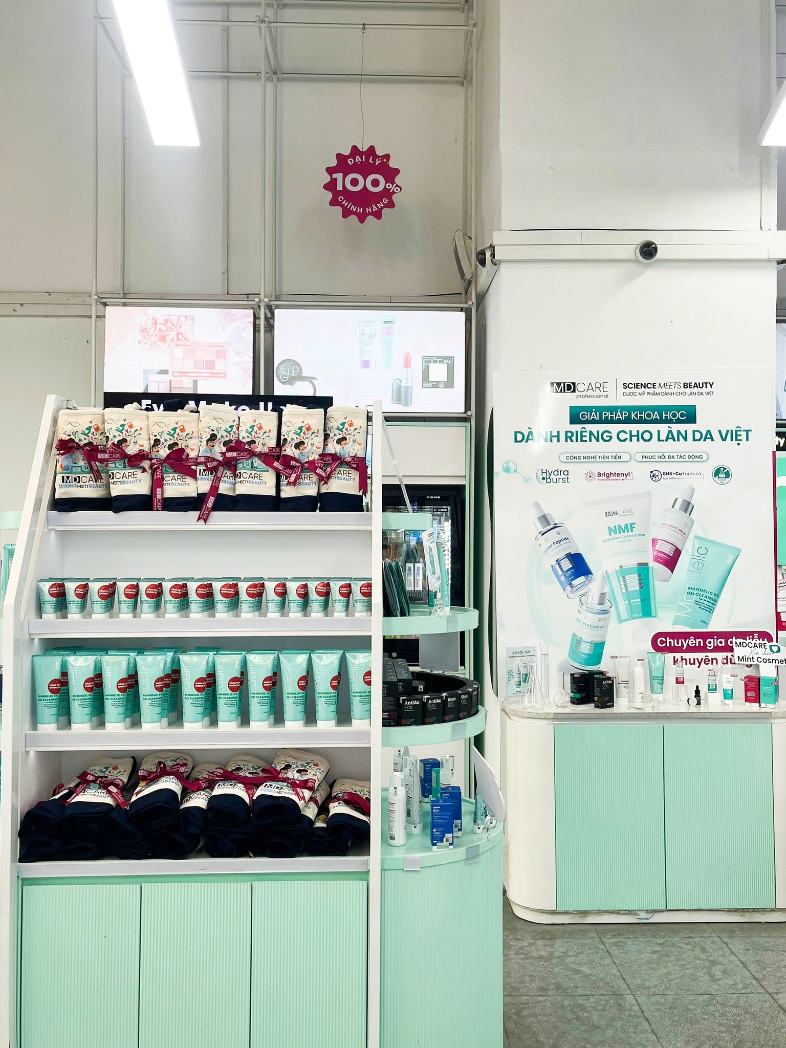 Quầy trưng bày sản phẩm tại các cửa hàng của MD CARE